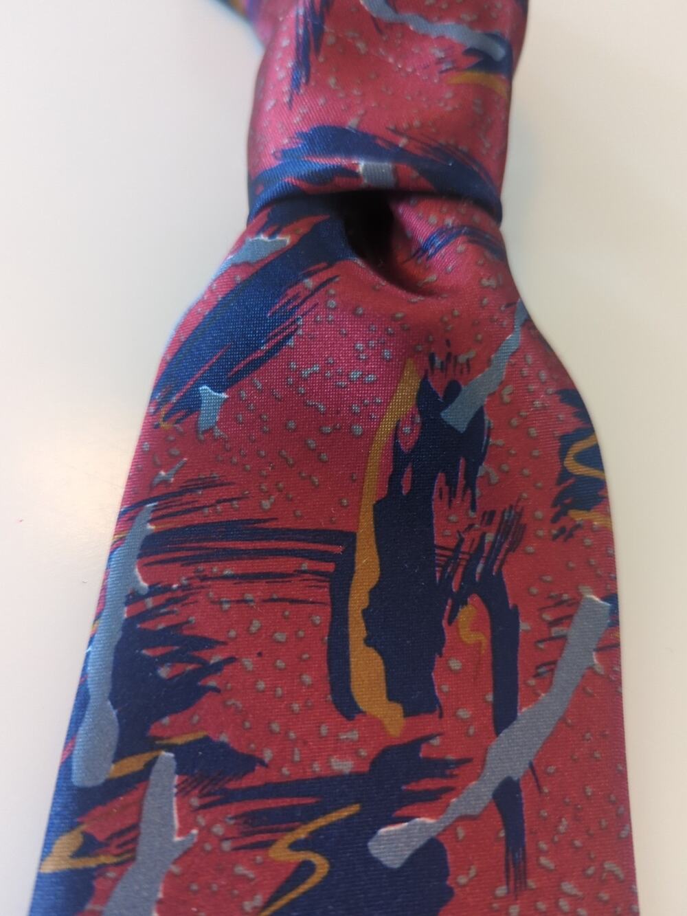Oleg Cassini Necktie Red Background Blue Silver Gold Abstract 56" x 3.5 "